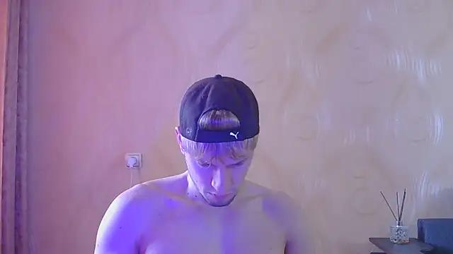 Snapshot of frama666 chatting on May 2026 09:28:02 AM frama666 online show from May 2026 09:28:02 AM