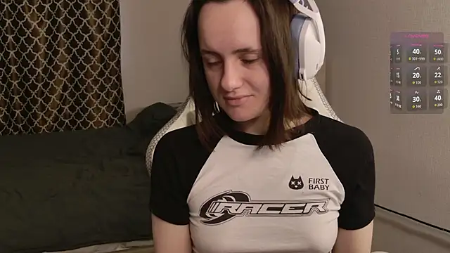 Luna Loveee online show from November 2025 05:18:02 AM