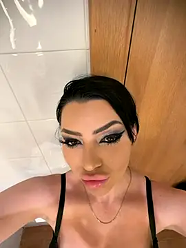 Mia Splash online show from November 2025 08:33:02 PM