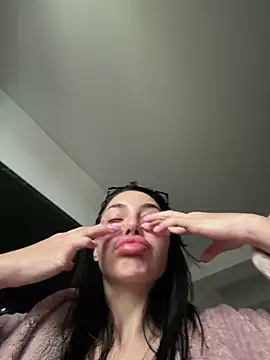 Snapshot of Mia_Splash chatting on February 2026 01:15:01 PM Mia Splash online show from February 2026 01:15:01 PM