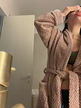 Snapshot of Mia_Splash chatting on February 2026 07:45:02 AM Mia Splash online show from February 2026 07:45:02 AM