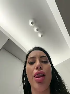 Mia Splash online show from April 2026 01:53:01 PM