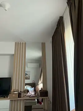 Mia Splash online show from April 2026 05:40:02 AM