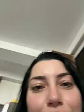 Mia Splash online show from April 2026 06:05:01 AM