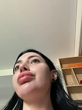 Mia Splash online show from April 2026 10:36:01 AM