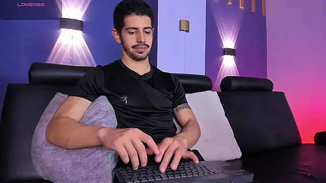 Snapshot of AlejandroStormm chatting on June 2026 05:44:01 AM AlejandroStormm online show from June 2026 05:44:01 AM