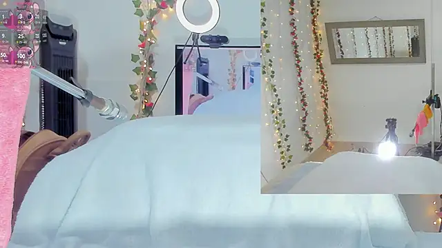Genesis Love   online show from October 2025 09:28:02 AM