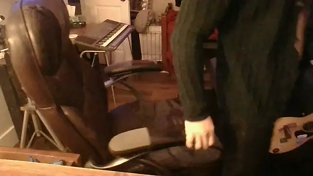 JCstrings online show from February 2025 04:40:02 AM