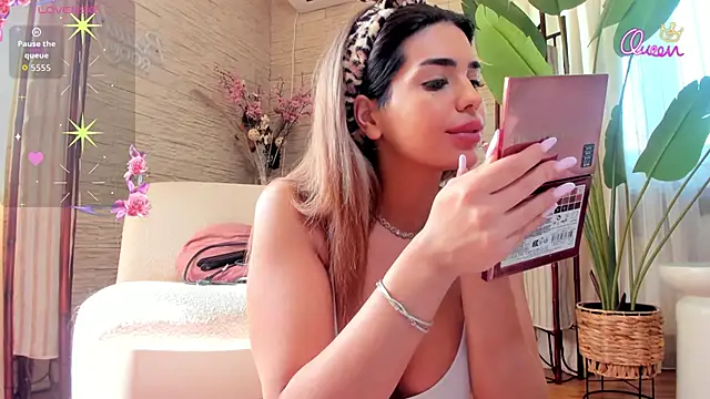 Snapshot of Bella_Posh chatting on May 2026 06:54:01 AM Bella Posh online show from May 2026 06:54:01 AM