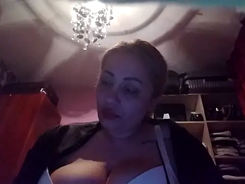 Snapshot of wife45bbw chatting on March 2025 06:21:02 PM wife45bbw online show from March 2025 06:21:02 PM