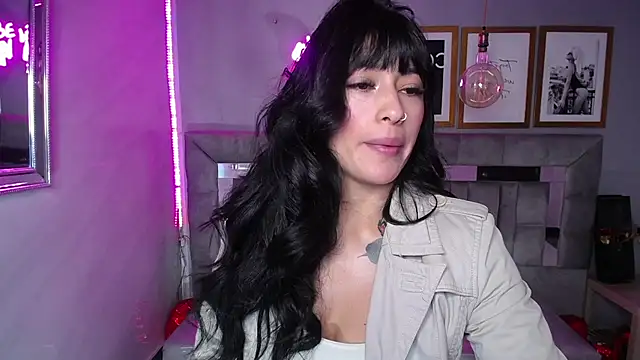 Isabella Collen v online show from March 2025 12:37:01 PM