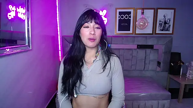 Isabella Collen v online show from March 2025 12:58:01 PM