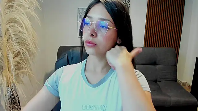 Snapshot of angeline_davies chatting on September 2025 01:36:02 PM angeline davies online show from September 2025 01:36:02 PM