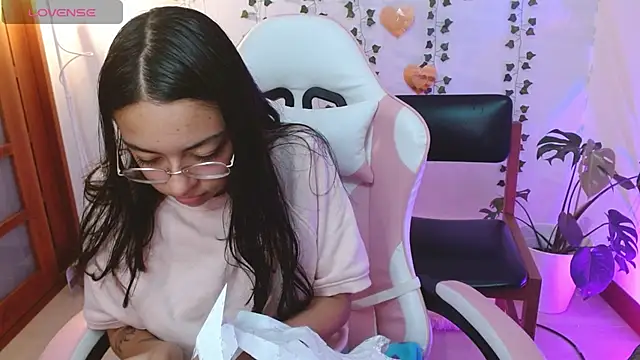Snapshot of hellokitty__valery chatting on July 2026 01:35:01 AM hellokitty valery online show from July 2026 01:35:01 AM