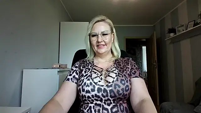 Snapshot of DianaLive chatting on May 2026 06:19:02 AM DianaLive online show from May 2026 06:19:02 AM