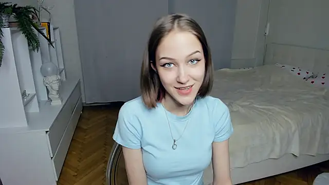 Snapshot of EmmaKellerf chatting on March 2025 01:34:02 AM EmmaKellerf online show from March 2025 01:34:02 AM