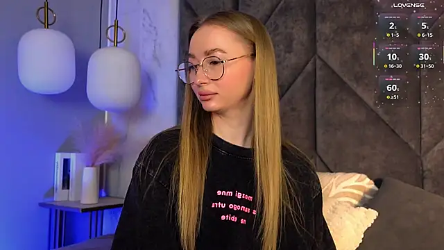 VictoriaLights online show from March 2026 06:31:02 AM