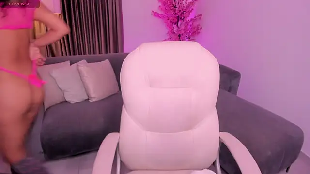 hannah thomson  online show from January 2026 03:45:02 AM