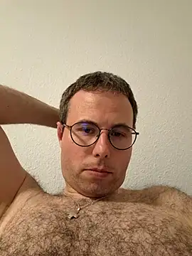 Simonudist online show from April 2026 07:09:02 PM