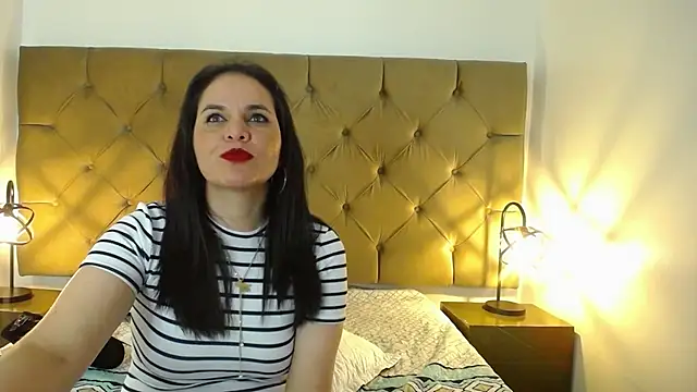 laura hotties online show from March 2025 04:01:01 PM