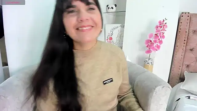 laura hotties online show from July 2026 01:39:02 PM