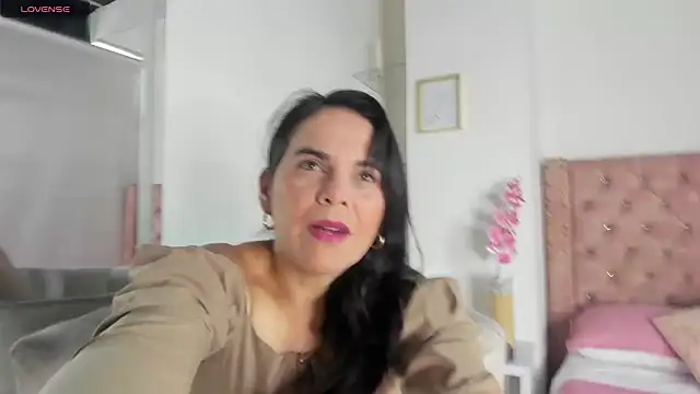 laura hotties online show from July 2026 07:30:01 PM