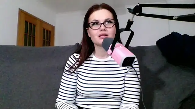 Della Ideal online show from March 2025 10:31:02 PM