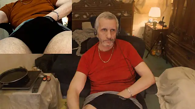 Snapshot of maxdaddy690 chatting on March 2026 11:53:02 PM maxdaddy690 online show from March 2026 11:53:02 PM