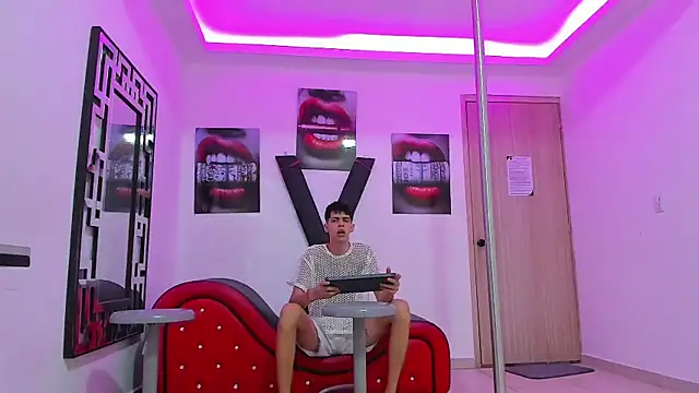 KING OFF BOYS online show from October 2025 01:09:02 PM