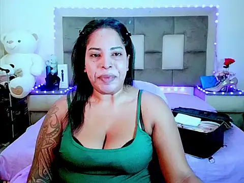 Snapshot of indiantopaz694u chatting on July 2026 05:23:01 AM indiantopaz694u online show from July 2026 05:23:01 AM
