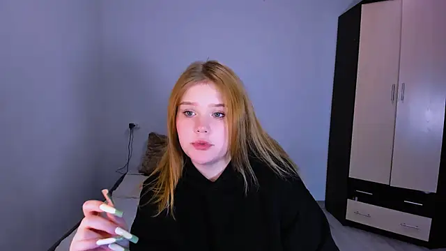 LaseyMoon online show from December 2025 09:27:02 AM