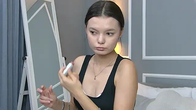 AsterQuinn online show from October 2025 04:26:02 PM