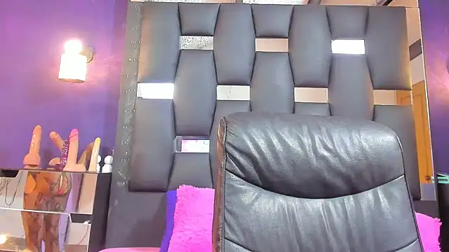 EMYCLARK01 online show from May 2026 12:45:02 PM