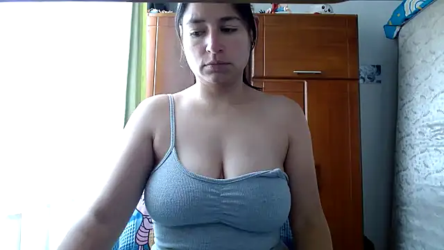 Snapshot of Escarcha-blue chatting on April 2026 07:00:02 PM Escarcha-blue online show from April 2026 07:00:02 PM