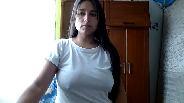 Snapshot of Escarcha-blue chatting on April 2026 04:35:02 PM Escarcha-blue online show from April 2026 04:35:02 PM