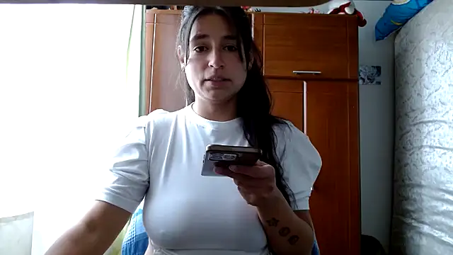 Snapshot of Escarcha-blue chatting on May 2026 09:56:02 PM Escarcha-blue online show from May 2026 09:56:02 PM