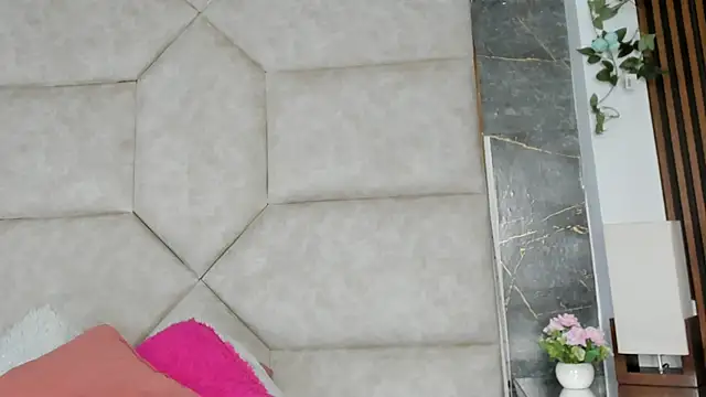 Vaiolett Smith online show from December 2025 12:21:02 PM