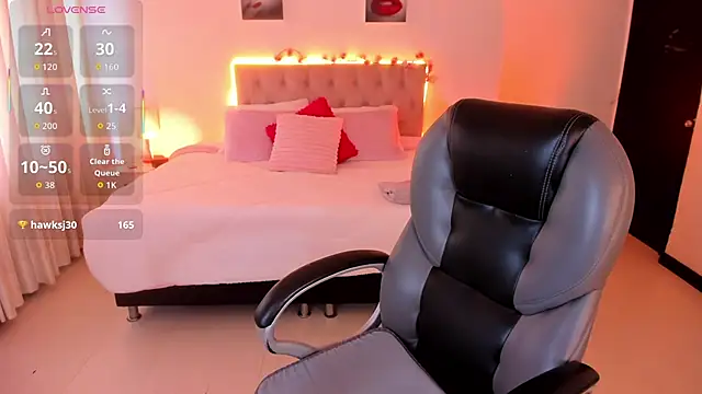 Emily Warren  online show from December 2025 07:20:02 PM