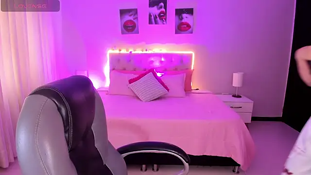 Emily Warren  online show from January 2026 07:38:02 PM