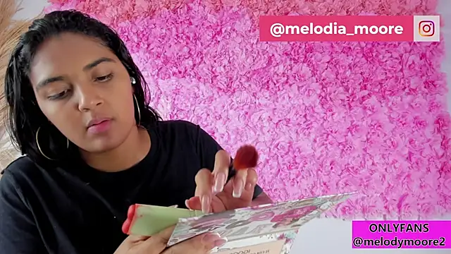 Melodymoore  online show from November 2025 10:21:02 PM