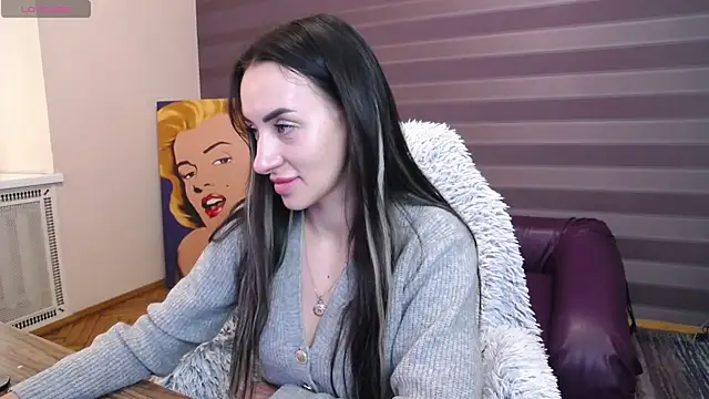 Snapshot of JenniferStone chatting on April 2026 07:09:01 AM JenniferStone online show from April 2026 07:09:01 AM
