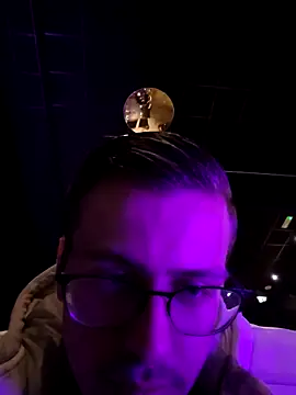 Snapshot of luckyluuk25 chatting on February 2025 06:42:01 PM luckyluuk25 online show from February 2025 06:42:01 PM