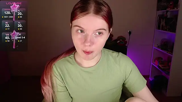 Strawberry juli online show from December 2025 12:01:01 PM