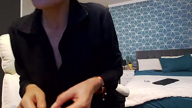 zoeylarkens online show from November 2025 04:40:01 PM