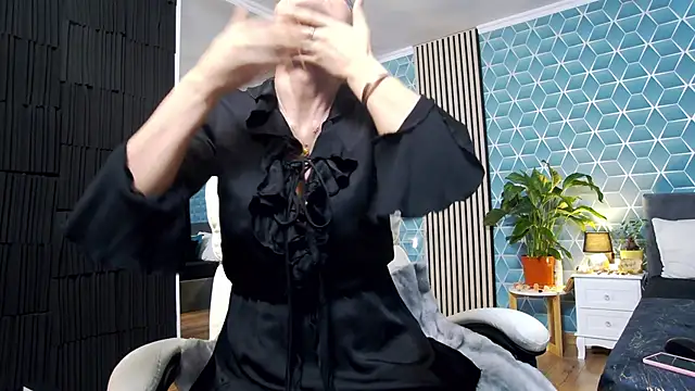 zoeylarkens online show from November 2025 06:54:01 PM