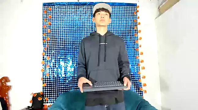 Maxxi hot23 online show from February 2025 01:43:01 AM