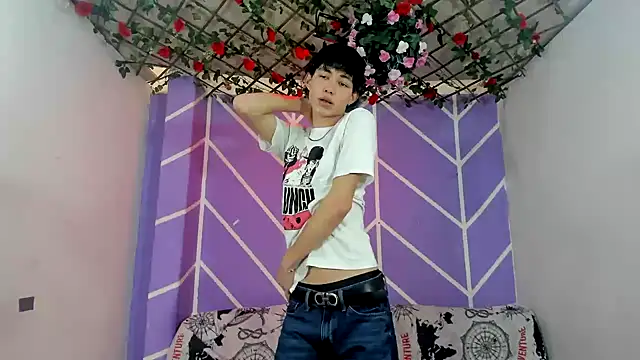 Maxxi hot23 online show from October 2025 07:34:01 PM