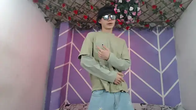 Maxxi hot23 online show from October 2025 01:05:01 AM