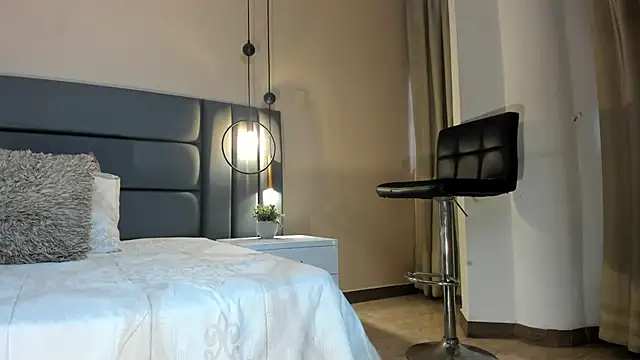 Snapshot of SeleneLujan chatting on December 2025 11:48:02 AM SeleneLujan online show from December 2025 11:48:02 AM