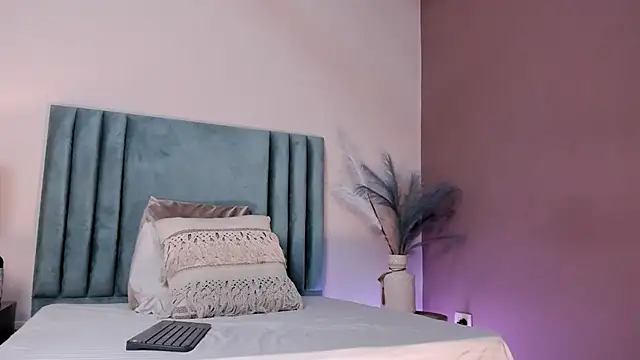 Snapshot of SeleneLujan chatting on December 2025 12:00:01 PM SeleneLujan online show from December 2025 12:00:01 PM